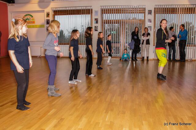 TSC Blau-Weiß-Rot Friedberg e.V. - Tag der offenen Tür 2012 - Trainerin Katharina Matery macht Lust auf Zumba