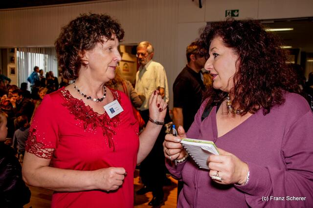 TSC Blau-Weiß-Rot Friedberg e.V. - Tag der offenen Tür 2012 - myheimat-Reporterin Sabina Scherer (rechts) und 2. TSC-Vereinsvorsitzende Blanka Eder