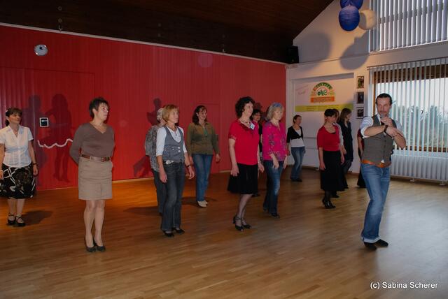 TSC Blau-Weiß-Rot Friedberg e.V. - Tag der offenen Tür 2012 - Kleine Tanzstunde mit dem Tanz-Profi Markus "Max" Klaus