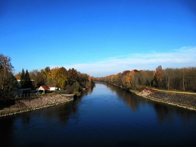 Blick vom Stauwehr Ellgau auf den Lech