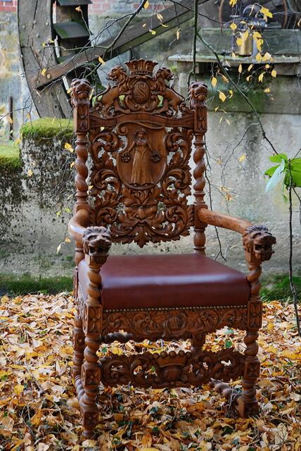 Herbststimmung mit Stuhl