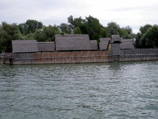 Palisadendorf Sipplingen vom Feder See