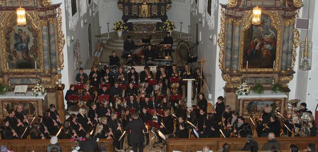 Die Bläserphilharmonie unter der Leitung von Tobias Schmid ist die Topbesetzung der Stadtkapelle Wertingen und musiziert auf höchstem Niveau.