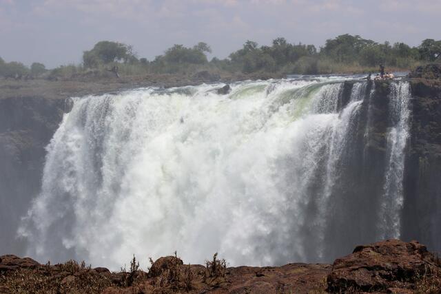 In Sambia baden sie direkt an den Victoriafällen (rechts oben) © Michael Stauner