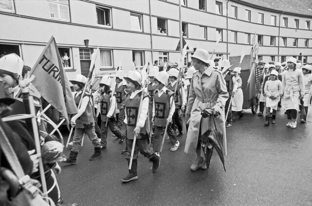Schützenausmarsch zur 1000-Jahr-Feier in Döhren.