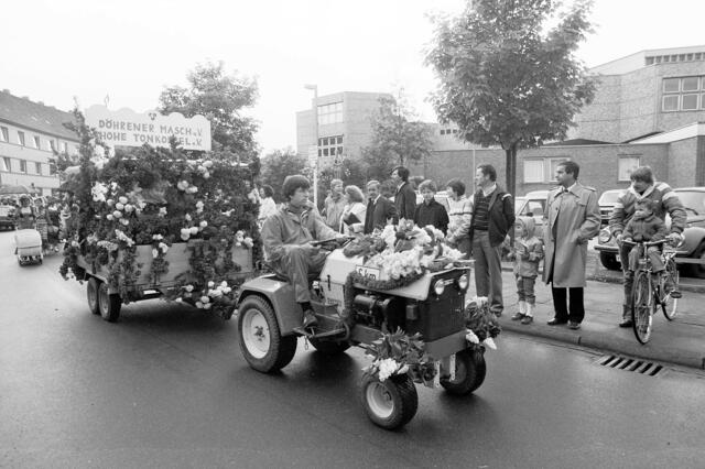 Schützenausmarsch zur 1000-Jahr-Feier in Döhren.