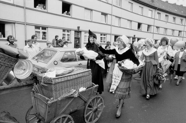 Schützenausmarsch zur 1000-Jahr-Feier in Döhren.