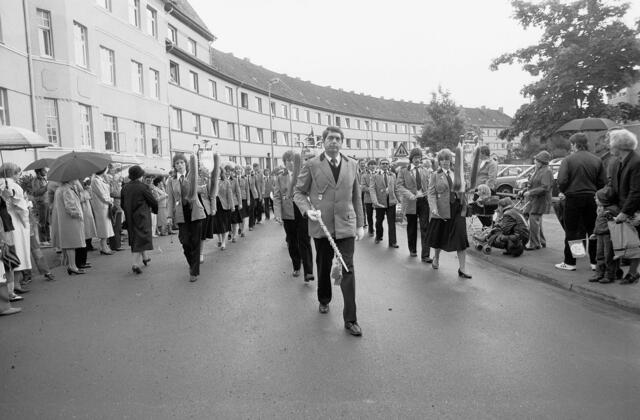 Schützenausmarsch zur 1000-Jahr-Feier in Döhren.