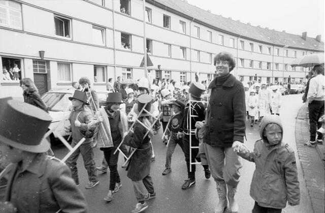 Schützenausmarsch zur 1000-Jahr-Feier in Döhren.