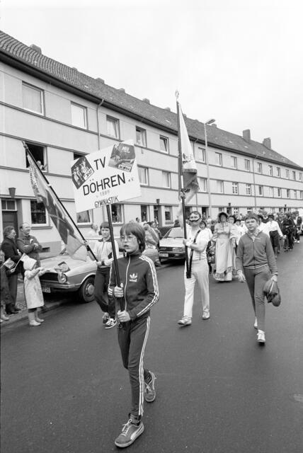 Schützenausmarsch zur 1000-Jahr-Feier in Döhren.