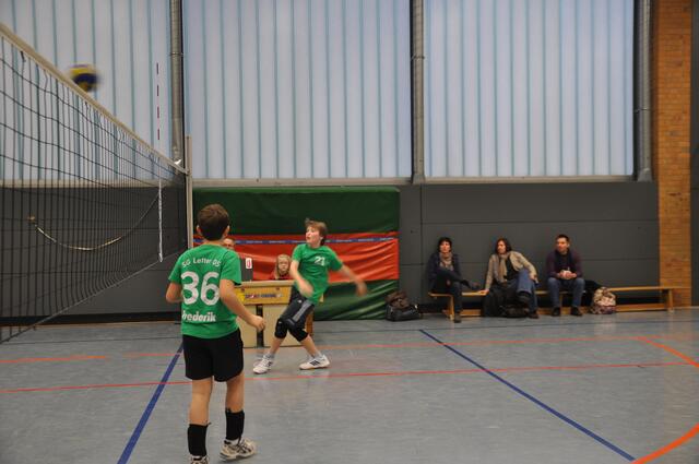 Und rüber geschlagen den Ball