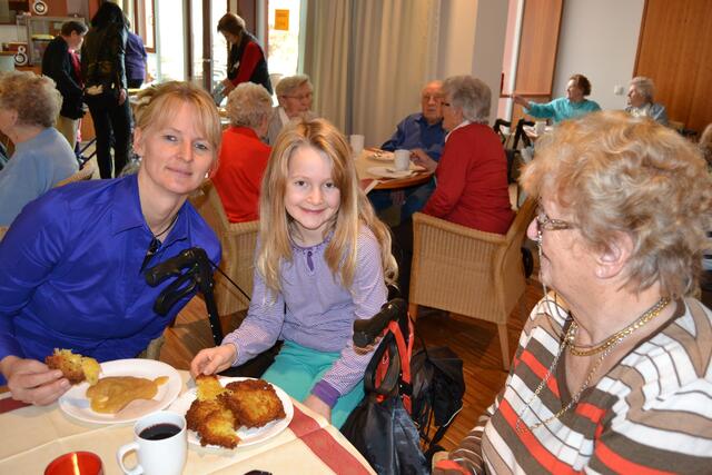 Generationen an einem Tisch