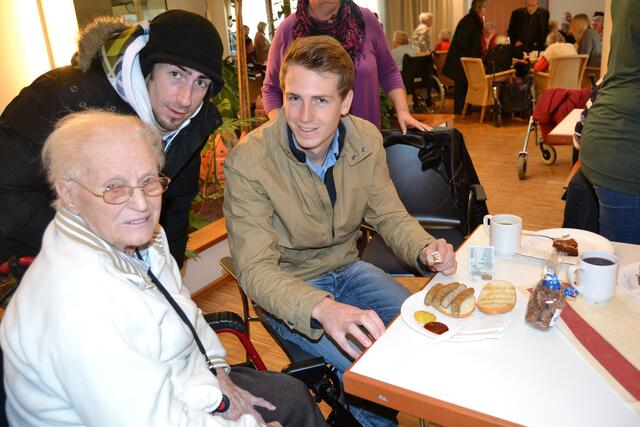 Wem nicht nach Süßem war, konnte sich an Bratwürstl laben