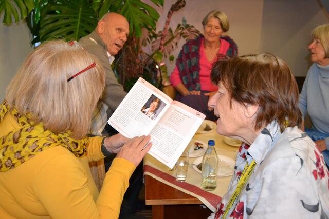 Auch vorgelsen wurde aus dem hauseigenen Kochbuch