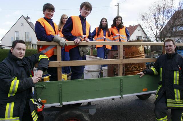 Die Jugendgruppe sammelte Müll und Unrat in den Fluren rund um Gottmannshofen