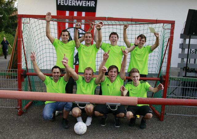 Die "Hütte Marzelstetten" konnte ihren Titel beim Riesenkickerturnier verteidigen