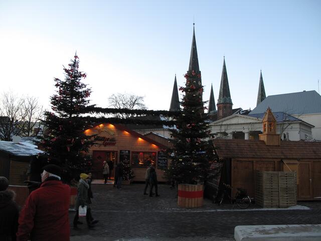 Blick vom Schloss auf den Weihnachtsmarkt