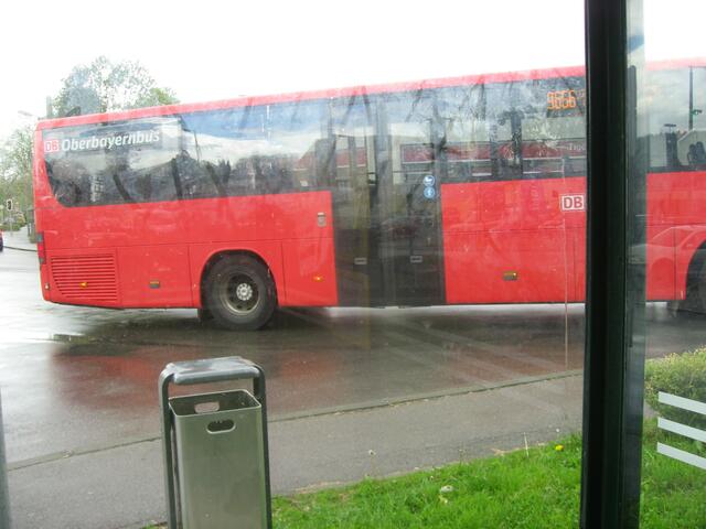 Die Bushaltestellen waren an der viel befahrenen Augsburgerstraße in einer unübersichtlichen Kurve.