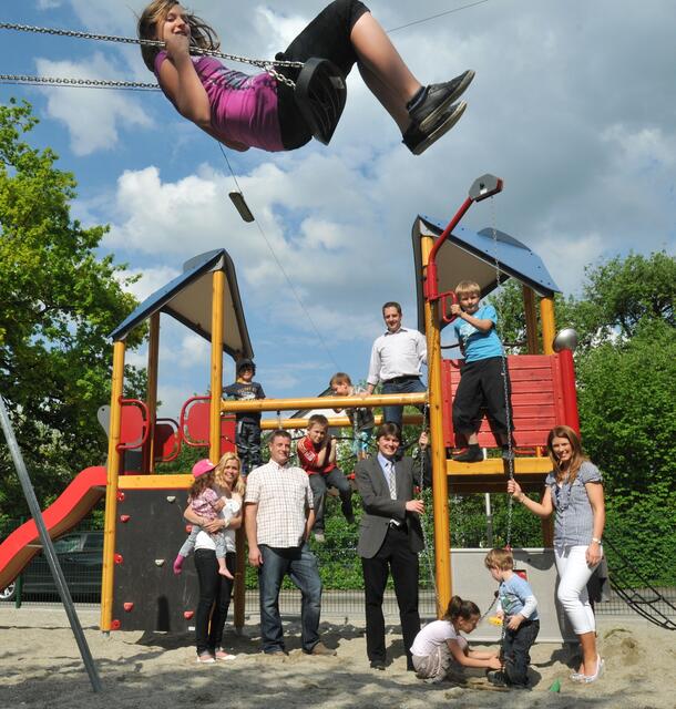 Freude bei den Waltershofer Kindern: Ihr Spielplatz wurde im Rahmen des gemeindlichen Spielplatzkonzepts in diesem Jahr saniert. (Foto: Andreas Lode)