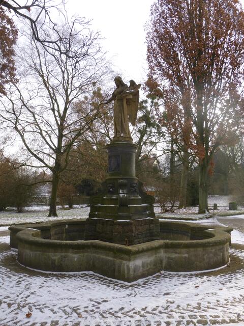 Friedensengel-Brunnen, 1884 errichtet