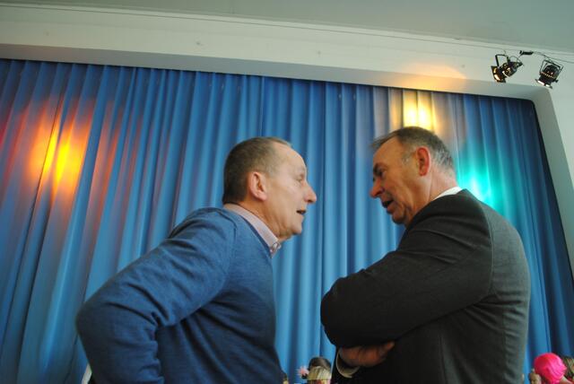 Gespräch zwischen Hermann Romankiewicz (links) und Ehrenpräsident Karl-Heinz Wagner