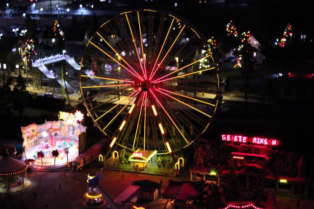 Das Riesenrad auf dem Mini Dom