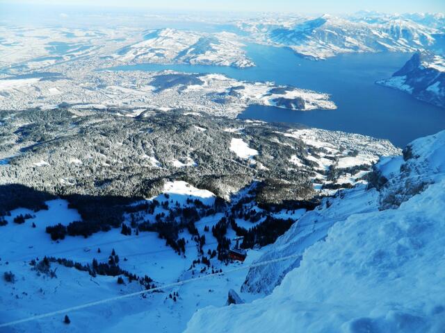 Dieser Ausblick; v l n r - Hergiswill, Luzern, Meggenhorn, Küssnacht, Hertenstein, Bürgenstock