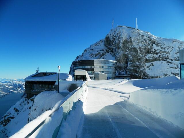 Hotel Bellevue und der Esel (2118 m)