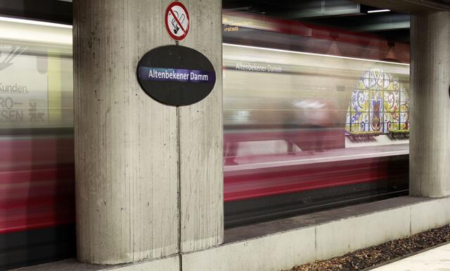 mit dem Fotoapparat durch die Bahn geschaut
