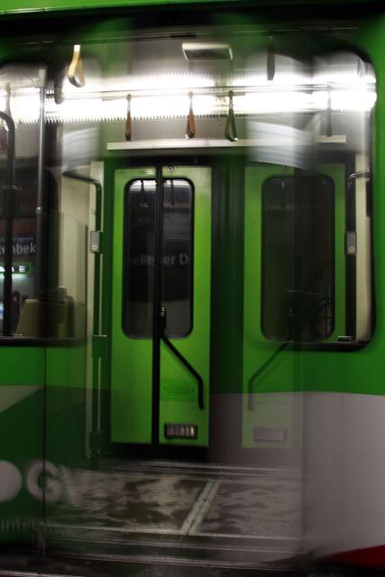 in die Bahn geschaut