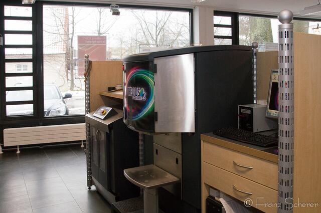 Farbenhaus Friedberg in neuen Geschäftsräumen - Computergestützt werden Farben gemischt und sind dadurch jederzeit im exakt gleichen Farbton wieder zu haben.