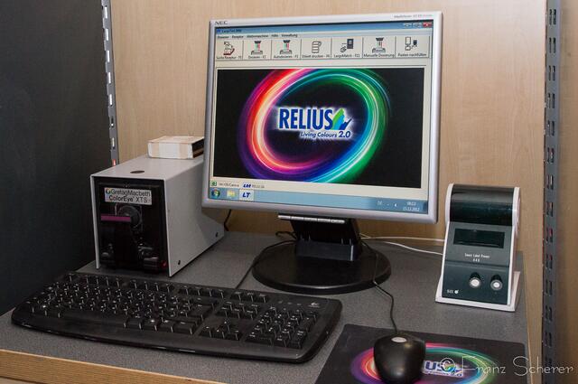 Farbenhaus Friedberg in neuen Geschäftsräumen - Computergestützt werden Farben gemischt und sind dadurch jederzeit im exakt gleichen Farbton wieder zu haben.