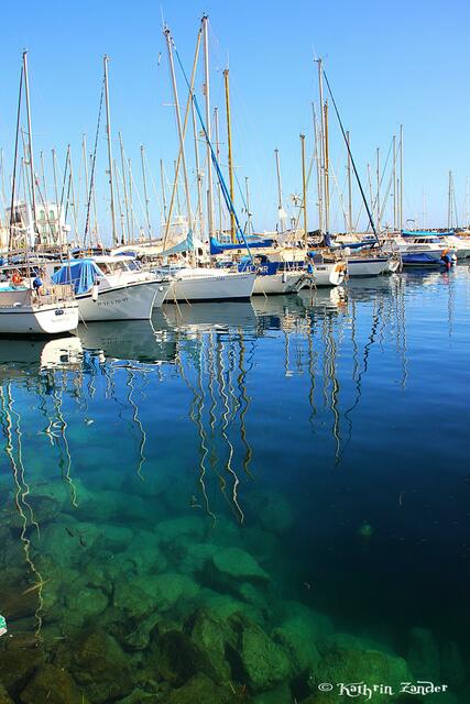 das Wasser im Hafen von Morgan ist Glasklar