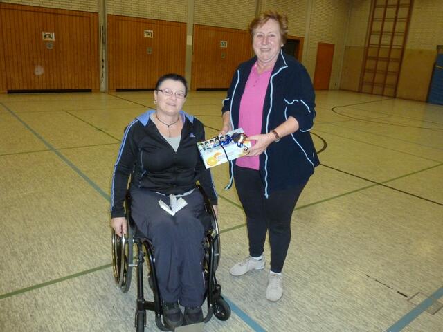 v. re. Ursula Schmädeke mit Übungsleiterin Simone Kendzia