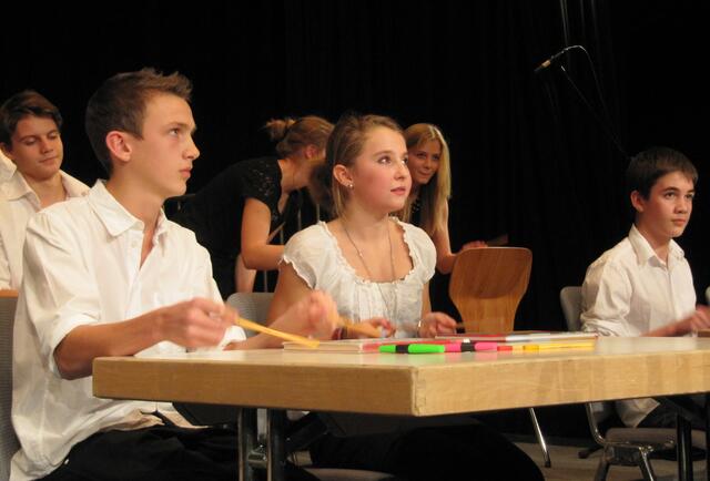 Klassenzimmer-Stomp der Percussion-Gruppe