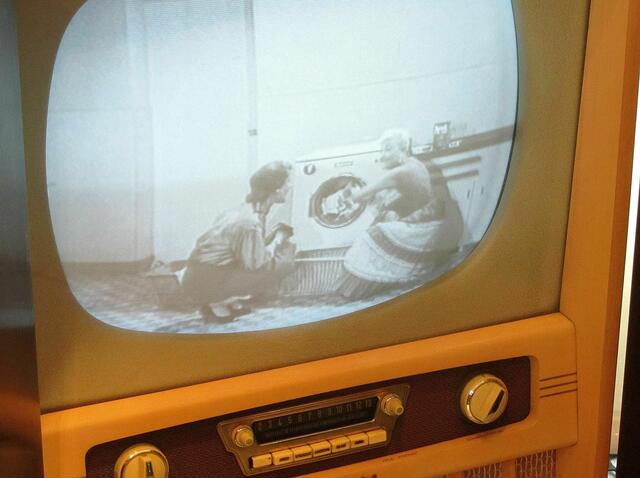 Werbefernsehen .......