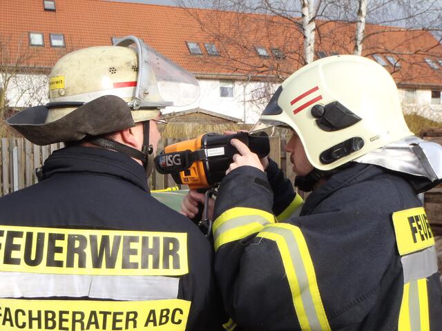 ...die Temperatur in den Gebinden wird kontrolliert...