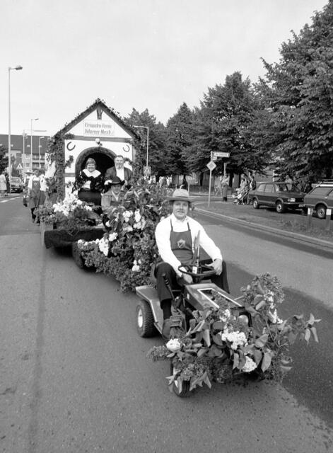 Der große Schützenausmarsch in Hannover-Döhren zur 1000-Jahr-Feier des Stadtteils 1983.