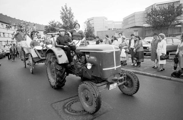 Der große Schützenausmarsch in Hannover-Döhren zur 1000-Jahr-Feier des Stadtteils 1983.