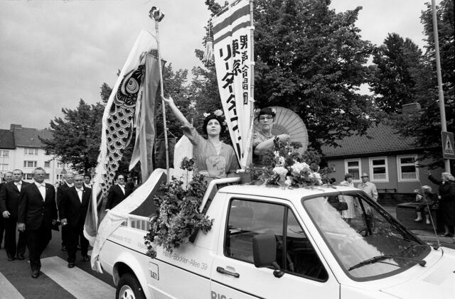 Der große Schützenausmarsch in Hannover-Döhren zur 1000-Jahr-Feier des Stadtteils 1983.