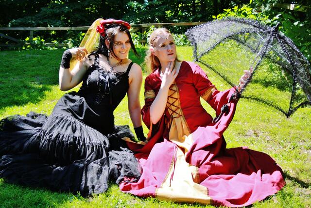 Fotoshooting im Burgdorfer Stadtpark: "Gothic trifft Mittelalter"