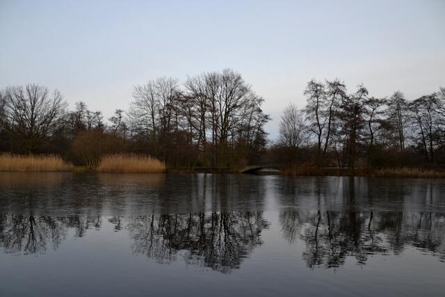 Der Annateich im Hermann-Löns-Park ist ein letztes Zeugnis der Tonkuhle, die es hier einst gab. (Foto: Katja Woidtke)