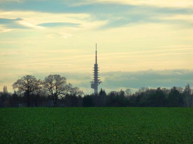 Auch mal nach den Sternen greifen, sie sind oft gar nicht so weit entfernt. (Telemax, der Fernsehturm von Hannover)
