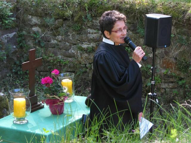 Pfarrerin Stefanie Busch von der Herrenwaldkirche