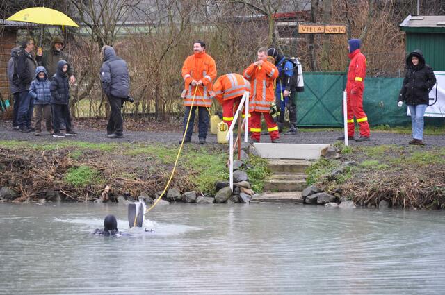 Die Feuerwehr Lohnde (Rettungstaucher) begleiteten das Neujahrsschwimmen. Wir sagen herzlichen Dank für Euren Einsatz Jungs!