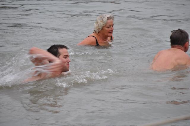 Kurz rein ins Wasser und schnell wieder raus.