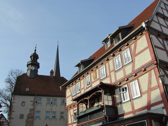 Fachwerk, Rathaus und Stadtkirche im Burgenbereich