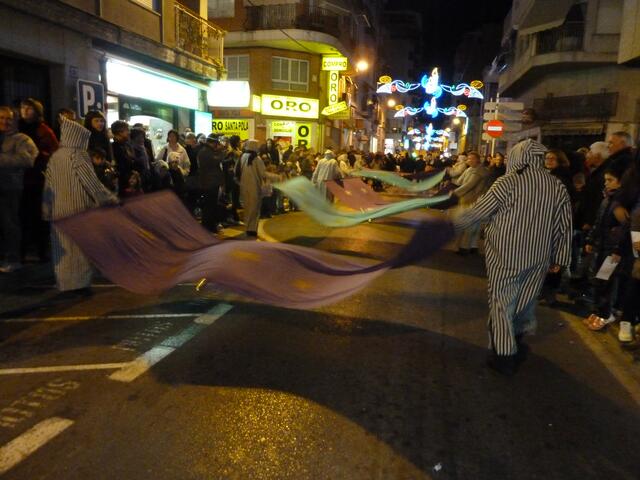 Schwenken die Tücher der hl drei Könige.