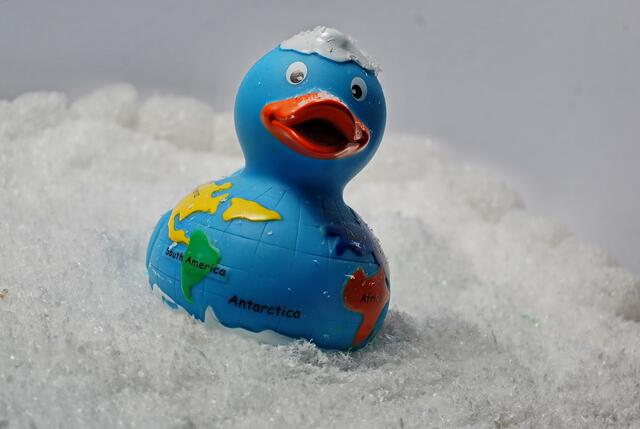 Wir befinden uns auf dem Weg in die Antarktis! Woher sollte sonst der 'Schnee' kommen?