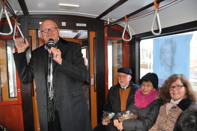 Herbert Schmalstieg, ganz rechts im Bild: Ratsfrau Dr. Gudrun Koch.